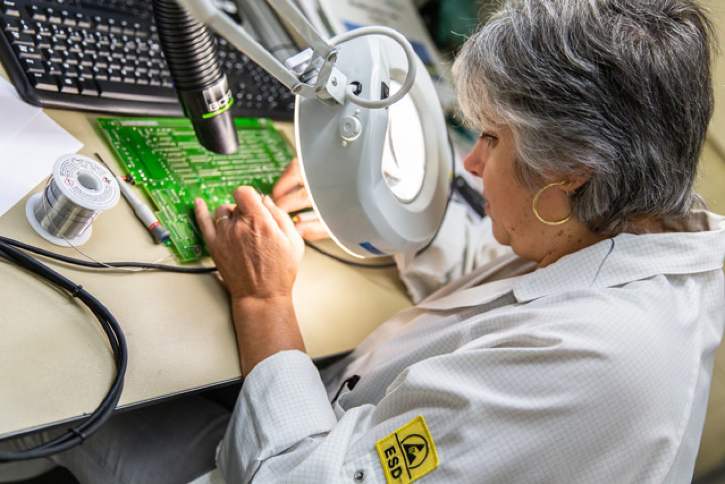 Activité de fabrication et réparation de cartes électroniques